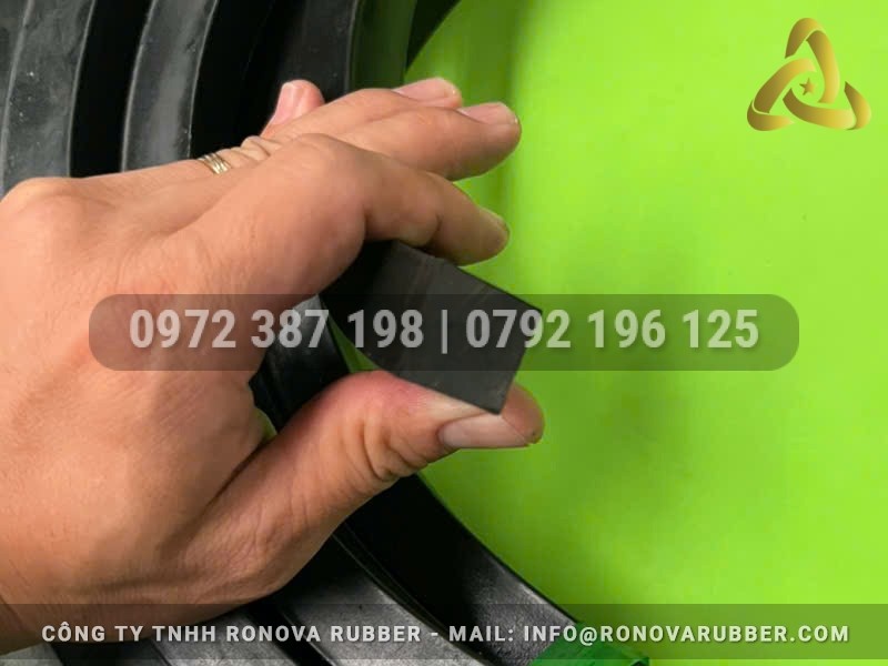 Ron cao su hình vuông 20x20mm