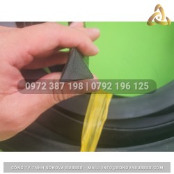 Ron cao su tam giác 20x20x20
