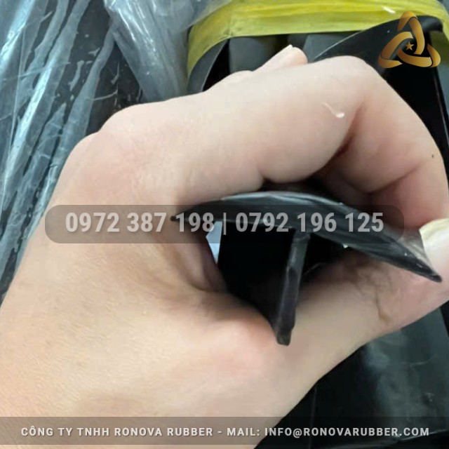 Ron cao su thường chữ T 40x20x2