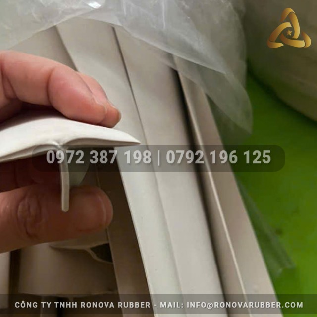 Ron cao su thường trắng chữ T 40x20x2