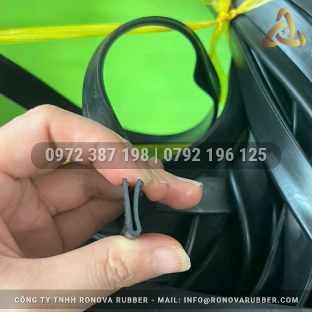 Ron cao su chữ U 4x17x1