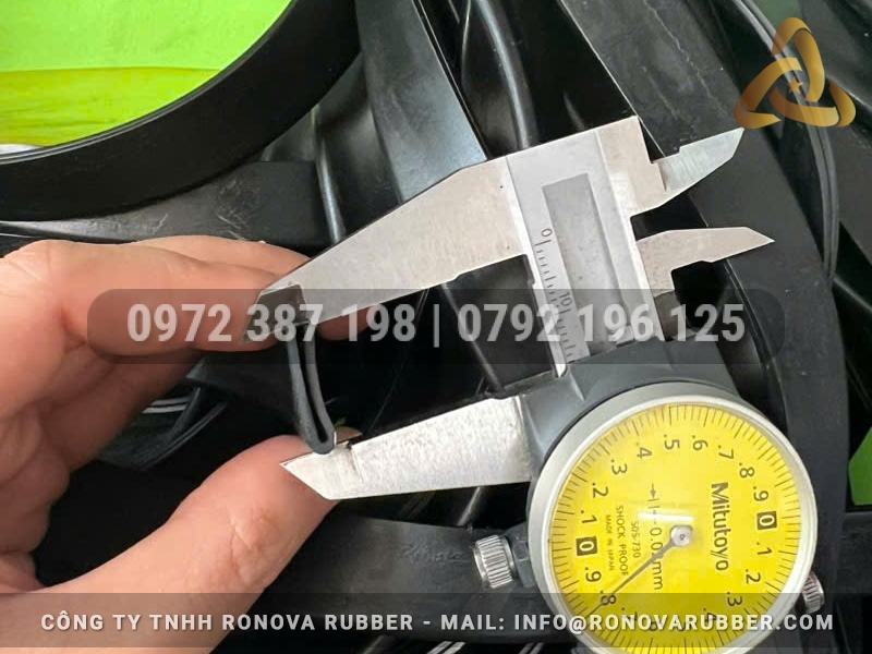 Ron cao su chữ U 4x17x1