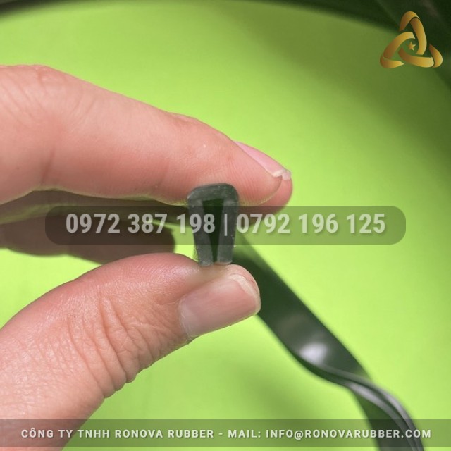 Ron cao su chu U 7x11x3