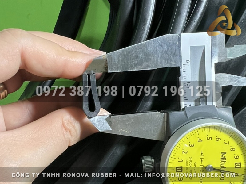 Ron cao su chữ U 8x18x3