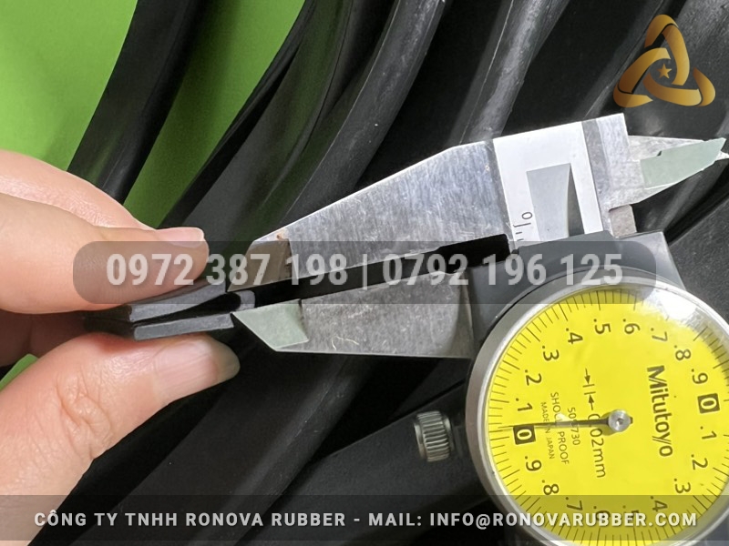 Phần cận cảnh Ron cao su chữ U