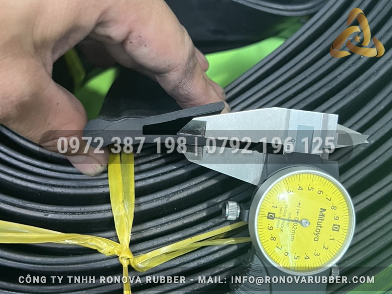 Ron cao su EPDM chữ U 11x50.1x3.3