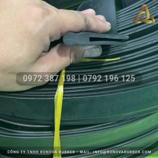 Ron cao su EPDM chữ U 11x50.1x3.3