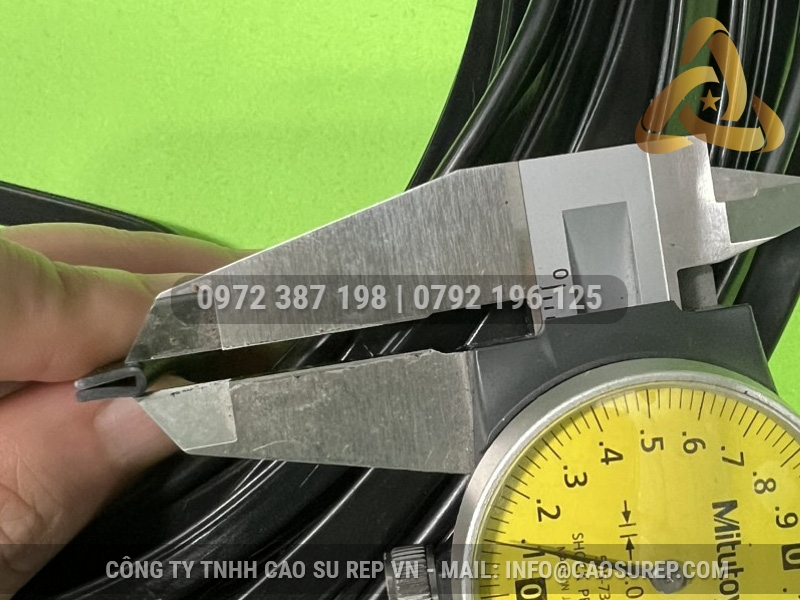 Ron cao su EPDM chữ U 3x7x1