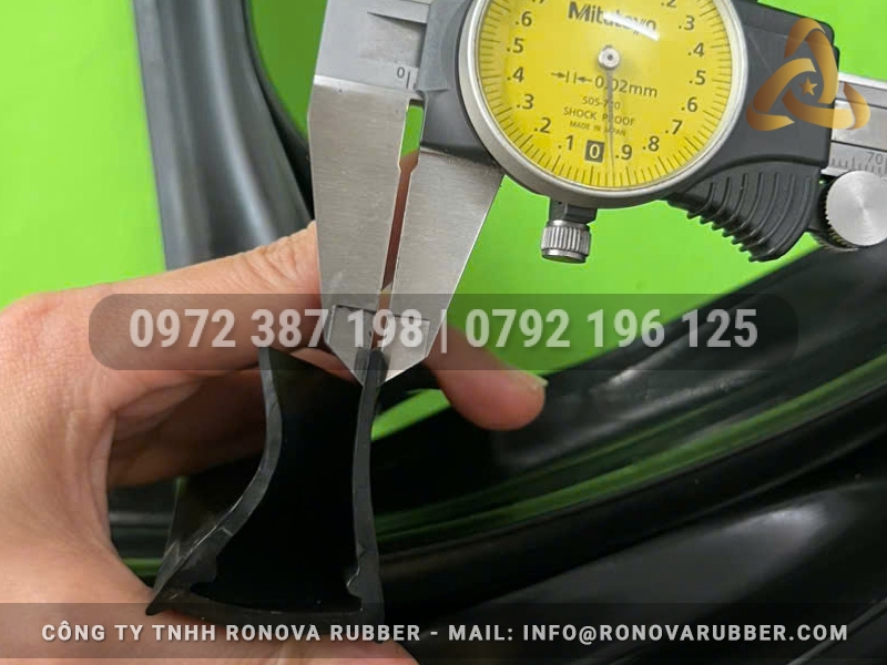 Góc nhìn khác của ron EPDM chữ U 40x30x24