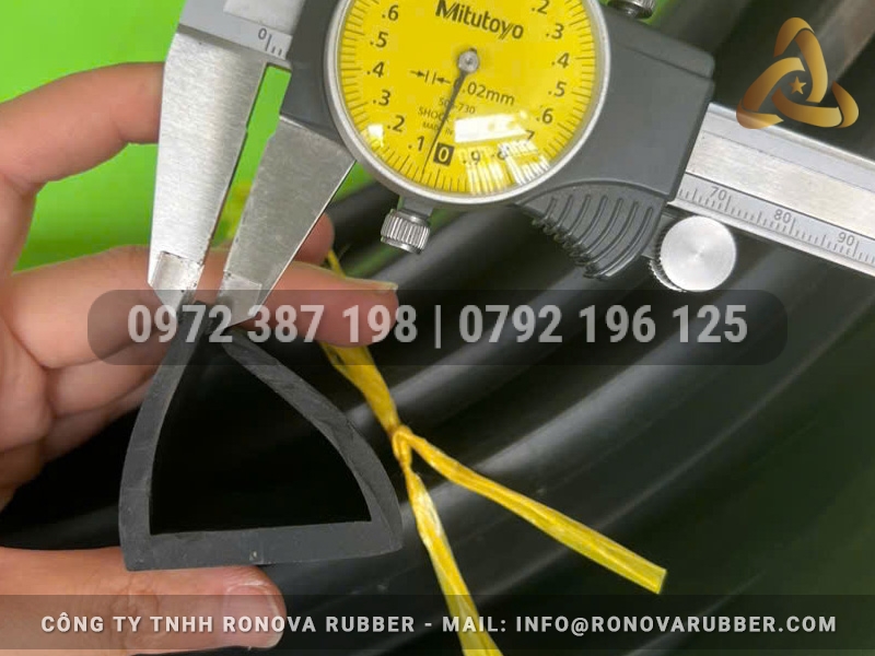 Ron cao su EPDM chữ U 40x40x32