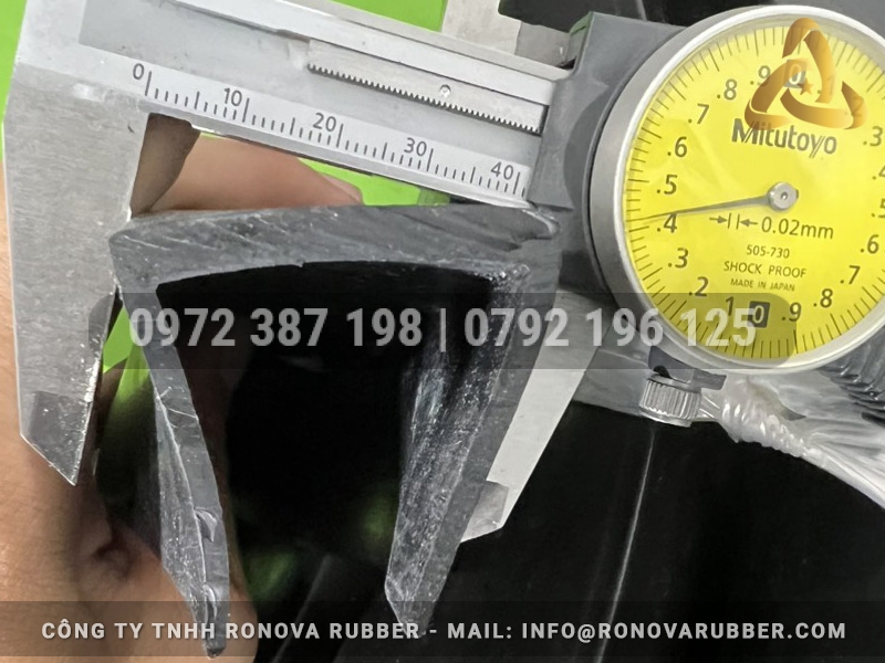 Ron cao su EPDM chữ U 40x40x5