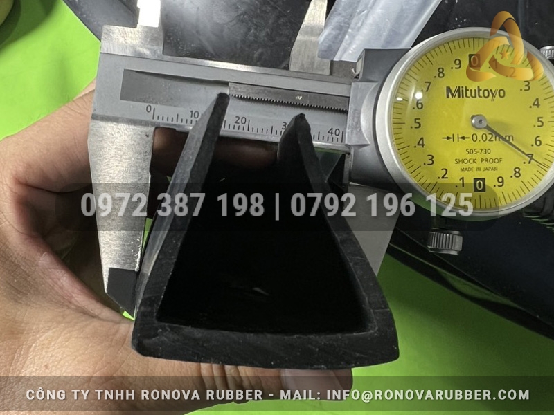 Ron cao su EPDM chữ U 40x40x5