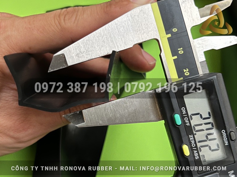 Hình ảnh chi tiết ron cao su chữ U