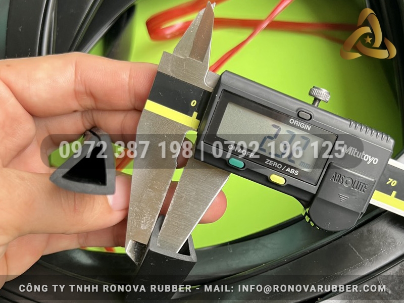 Ron cao su chữ U kích thước 16x15x12