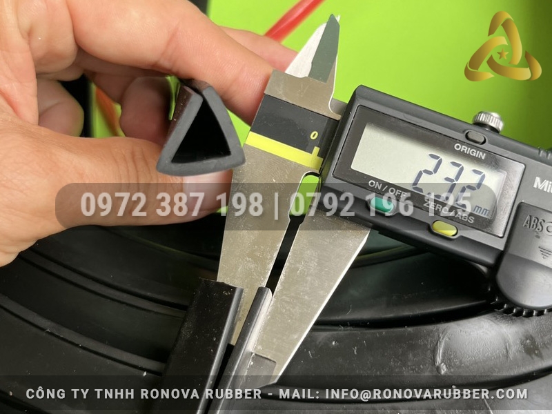 Ron cao su chữ U 16x15x12