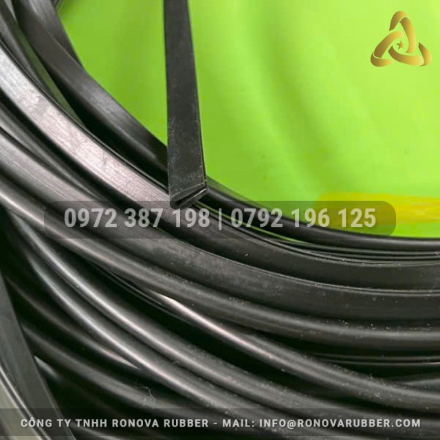 Ron cao su thường chữ U 4x7x1