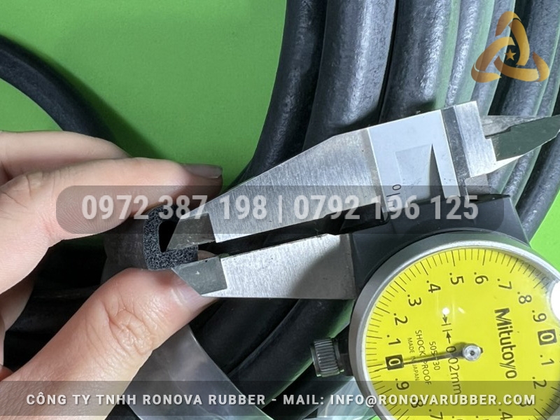 Ron cao su xốp chữ D 10x12x3