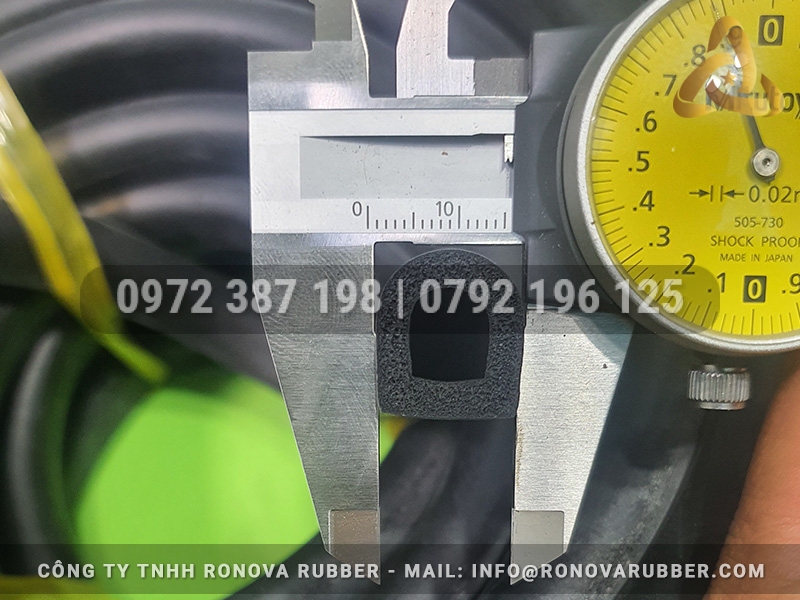 Ron cao su xốp chữ D 15x17x4