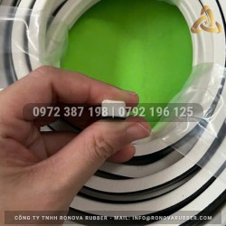 Ron cao su xốp chữ D màu trắng 9x6