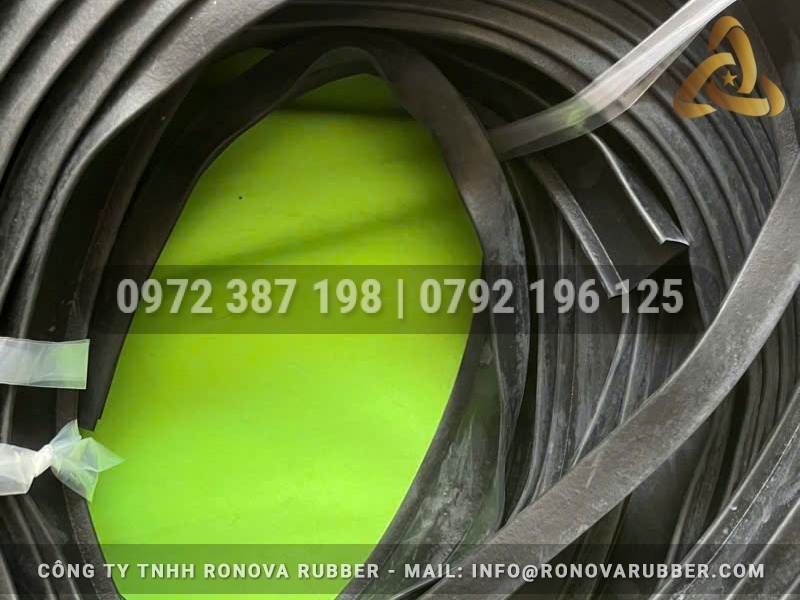 Ron cao su chữ U kích thước 40x19.2x4.6