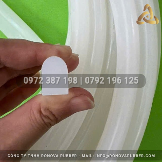 Ron silicon trắng chữ D 11x16