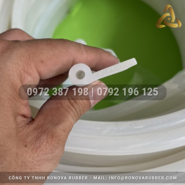 Ron silicon trắng chữ P 30x10x3