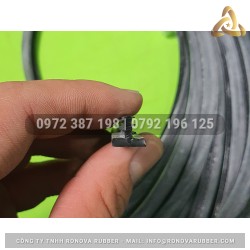 Ron silicon đen chữ T 8x7.5x2