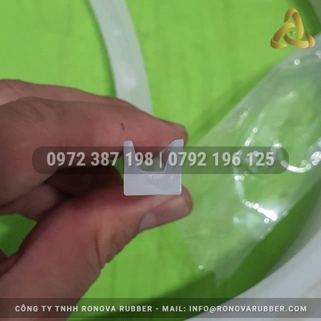 Ron silicon trắng chữ U 10x10.5x4